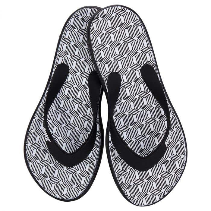 solay nike flip flops
