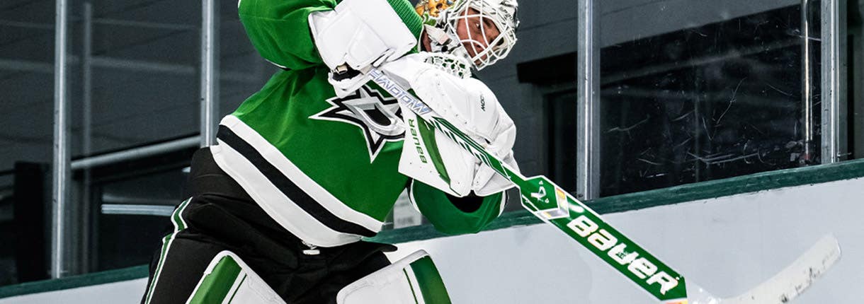 Hockey Goalie Rules: How Long Can a Goalie Hold the Puck?